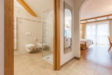 Hotel Föstlerhof in Gais - Villa Ottone: Bagno della camera accessibile 220